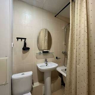 Гостиница Полёт Красноярск Трехместный номер с раздельными кроватями-1