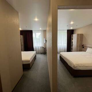 Гостиница Полёт Красноярск Трехместный номер с раздельными кроватями-3