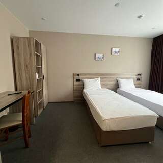 Гостиница Полёт Красноярск Трехместный номер с раздельными кроватями-8