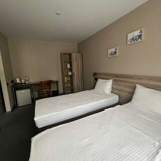 Гостиница Полёт Красноярск Трехместный номер с раздельными кроватями-4