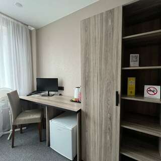 Гостиница Полёт Красноярск Трехместный номер с раздельными кроватями-2